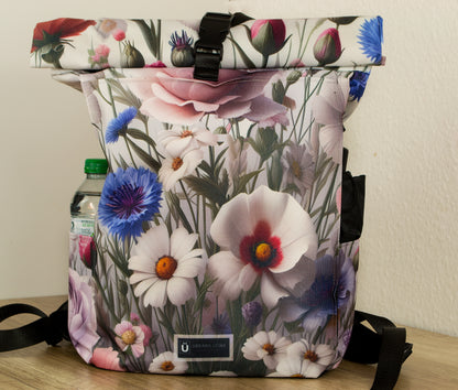 MultiPocket Rucksack Rolltop mit Blumendesign – Handmade in Deutschland