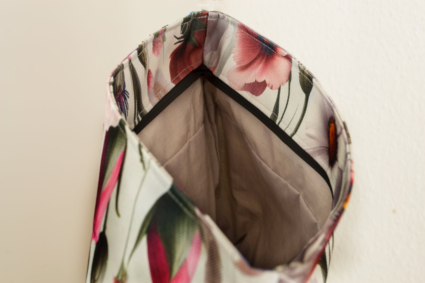 MultiPocket Rucksack Rolltop mit Blumendesign – Handmade in Deutschland