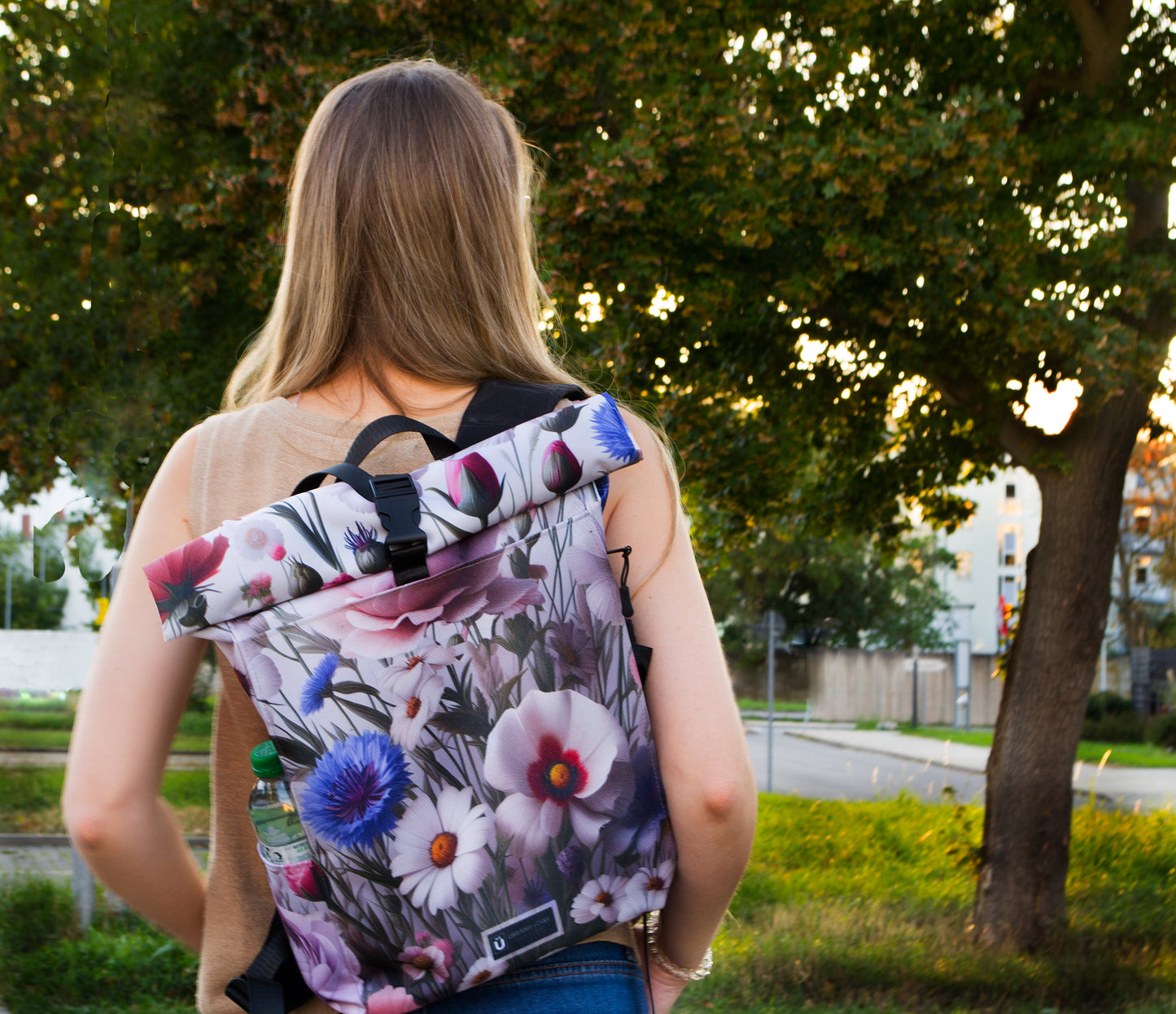 MultiPocket Rucksack Rolltop mit Blumendesign – Handmade in Deutschland