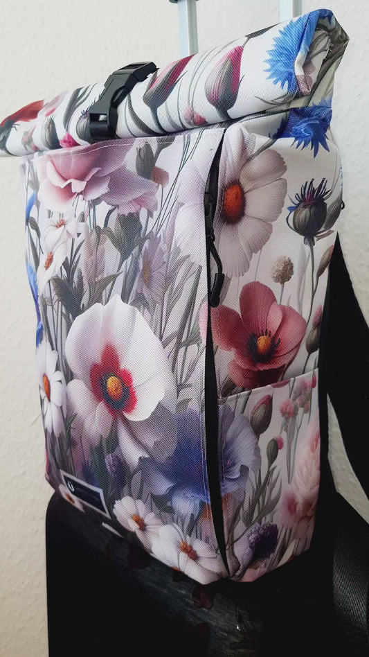 MultiPocket Rucksack Rolltop mit Blumendesign – Handmade in Deutschland